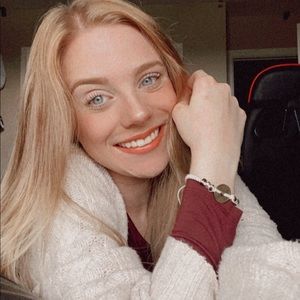 Meet your Posher, Hannah